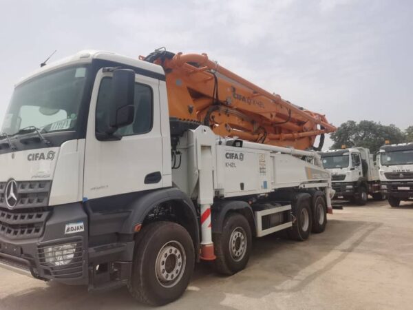 Cifa Concrete Placing Boom 41 48 52 58m Camion Pompe à Béton Montée sur Camion Grue à Flèche