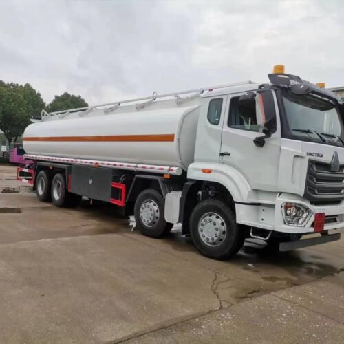 Camion-citerne Sinotruk HOWO 7 Nx 4X2 6 Pneus 6X4 10 Pneus 8X4 12 Roues Haute Capacité 5/10/15/20/25/30 Cbm Utile Nouveau Arrosage Eau Lait Bière Boisson Camion-citerne