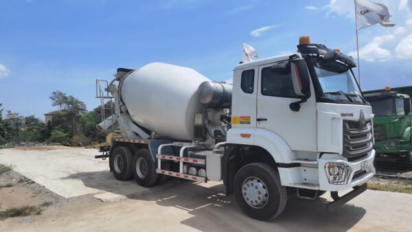 Sinotruk Nouveau utilisé HOWO NX 9 m3 ciment bétonnière Chariot