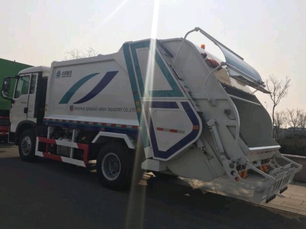 HOWO 4X2 Rear Garbage Compactor Trucks Compression Waste Collection Garbage Truck Heavy Duty Brand New New Product 2020 Wax 5mm
